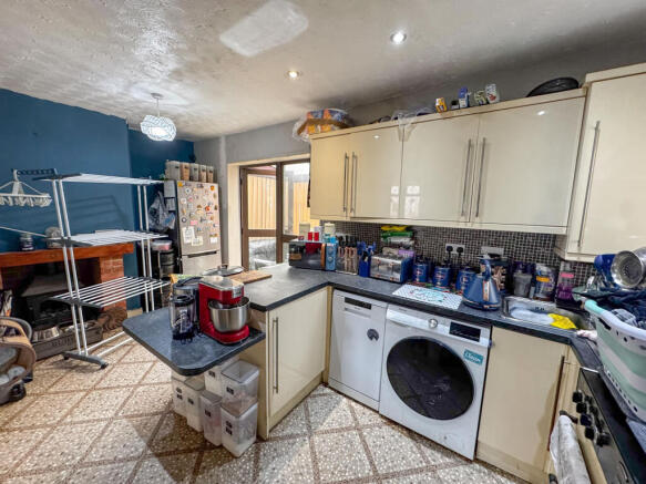 3 bed Semi-Detached for sale Image 6