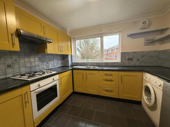 4 bed Block of Apartments for sale Image 10