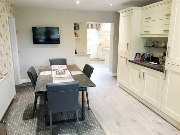 Dining Area 2.JPG