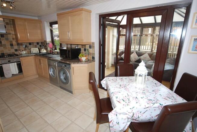 KITCHEN DINER