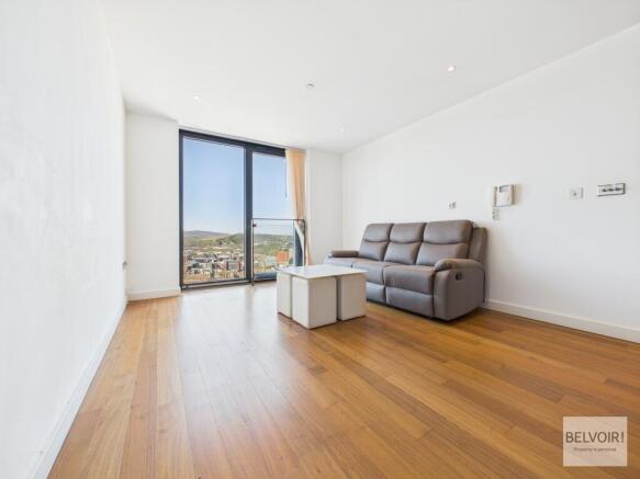 2 bed Apartment to rent Image 10