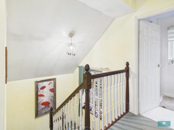 5 bed Detached for sale Image 12