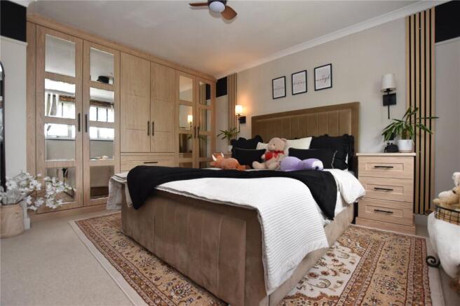 4 bed Detached for sale Image 6