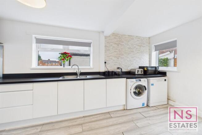 3 bed Semi-Detached for sale Image 4