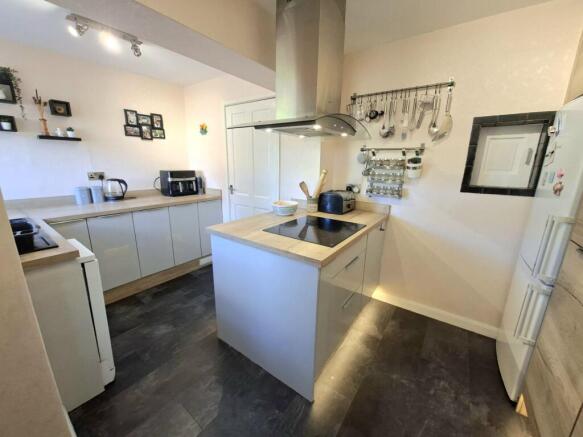 KITCHEN/BREAKFAST ROOM