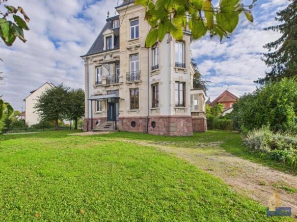 MANOIR