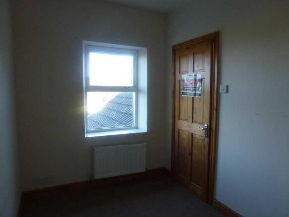 BACK BEDROOM 2 :