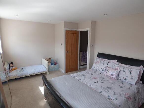 Bedroom 1 - 2