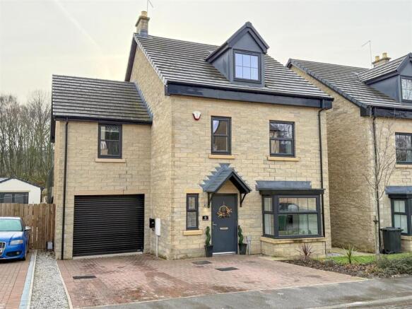 5 bed Detached for sale in pudsey