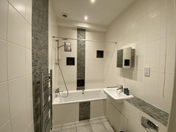 2 bed Apartment to rent Image 3