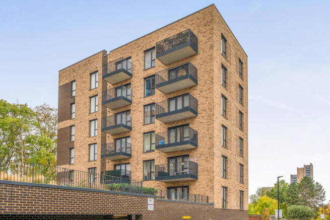 2-bed flat on Sydney Road, Watford, Hertfordshire, £385,000