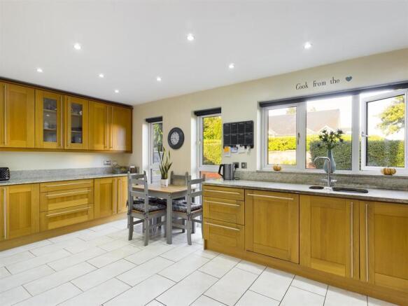 KITCHEN/ BREAKFAST ROOM