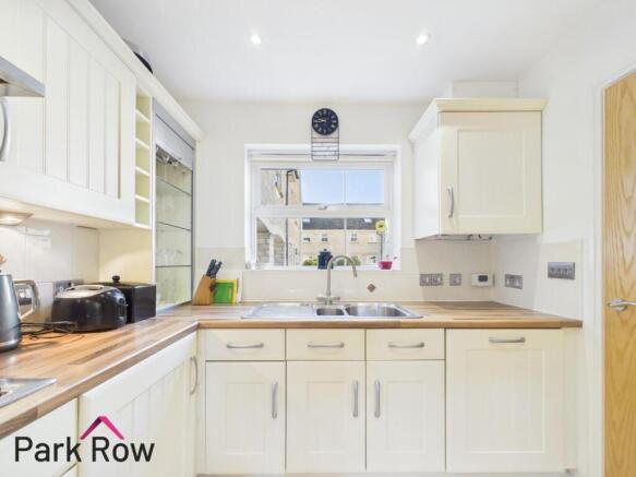 3 bed Terraced for sale Image 9