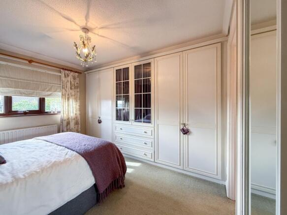 4 bed Detached for sale Image 9