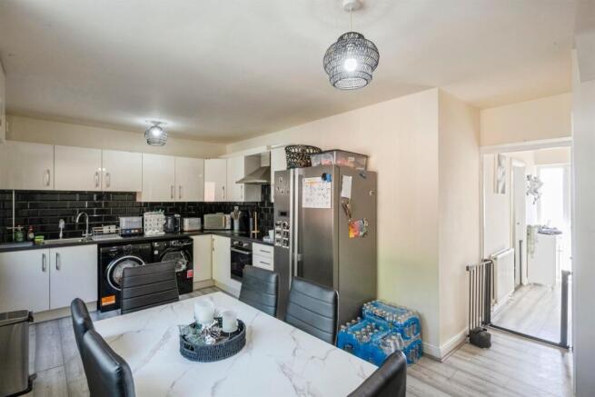 4 bed Terraced for sale Image 8