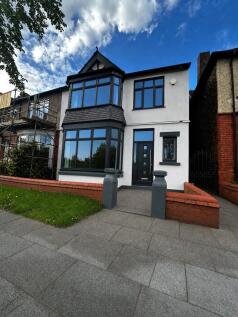 Menlove Avenue, Liverpool, Merseyside, L18