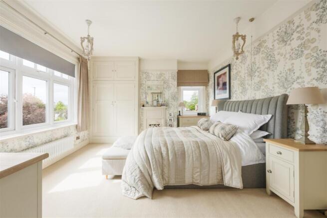 4 bed Semi-Detached for sale Image 8
