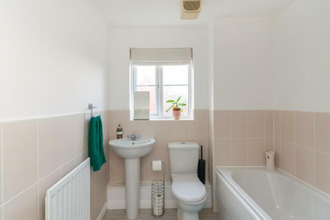 DAORHTROWSDROW1726 - Bathroom B.jpg