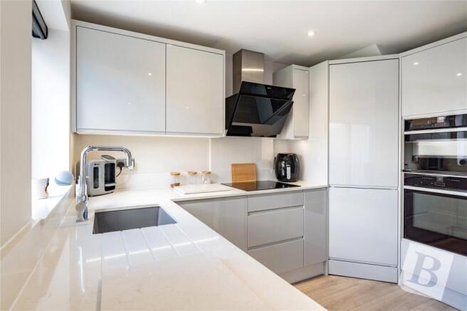 Wells Gardens, Rainham, RM13 photo 4