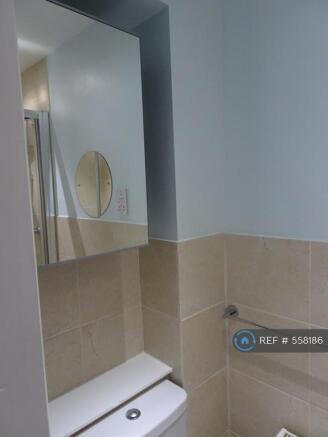 Room 2: Ensuite