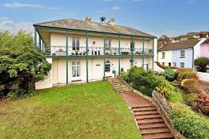Flat 5, Cross House, Fore Street, Teignmouth TQ14 9QP