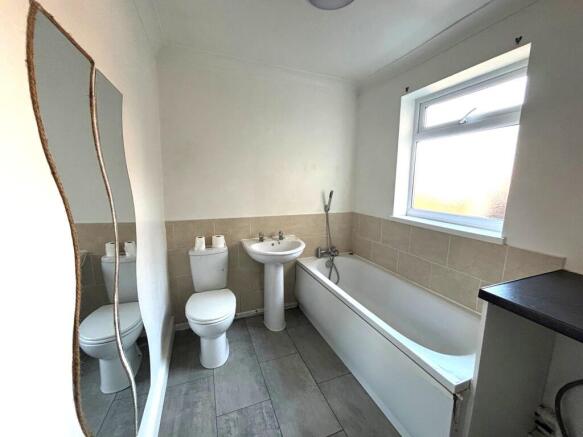3 bed House to rent Image 7