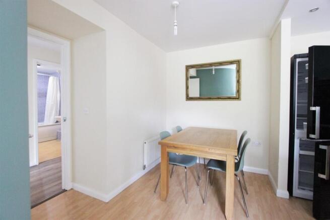 2 bed Apartment to rent Image 11