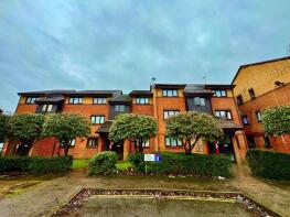 16, Oval Court, Pavilion Way, Edgware HA8 9YX