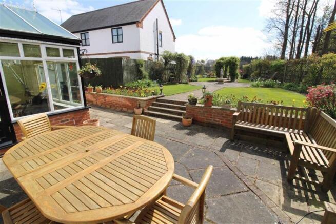 LANDSCAPED REAR GARDEN
