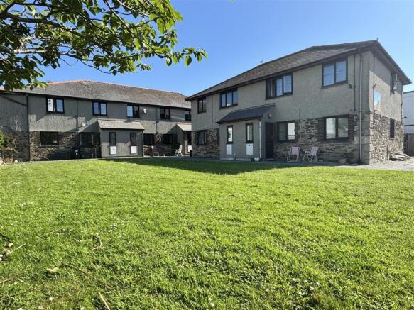2-bed flat on St. Georges Hill, Perranporth, £167,500