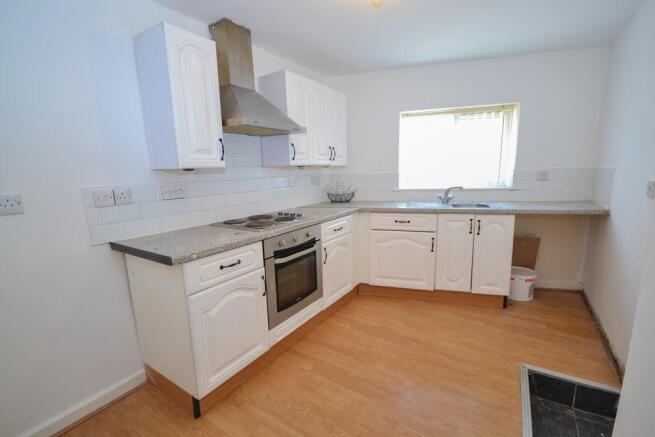 3 bed Apartment to rent Image 4