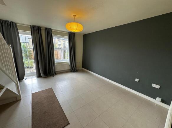 2 bed Terraced to rent Image 6