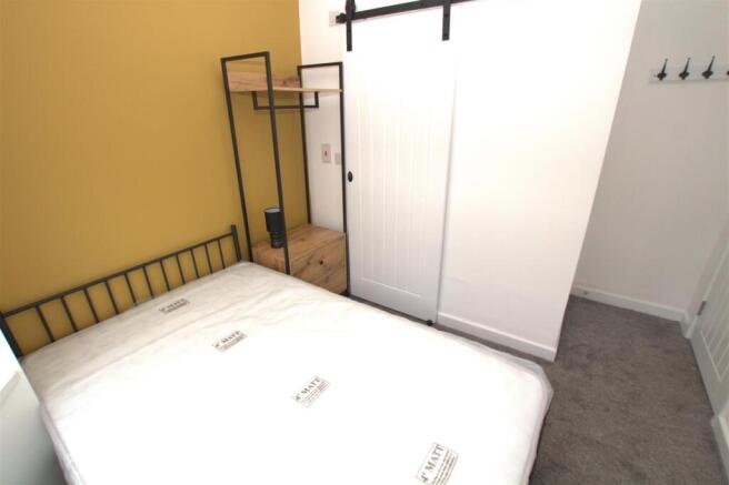 4 bed Terraced to rent Image 8