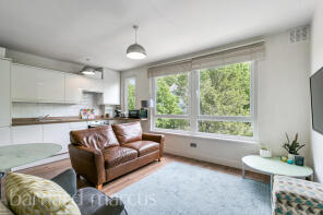 Flat 9, 115a Park Court, Clarendon Road, London W11 4JG