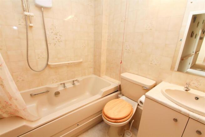 BATHROOM.jpg