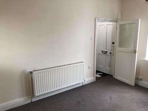 2 bed Terraced to rent Image 5
