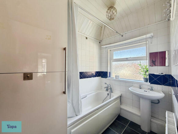 3 bed Semi-Detached for sale Image 11
