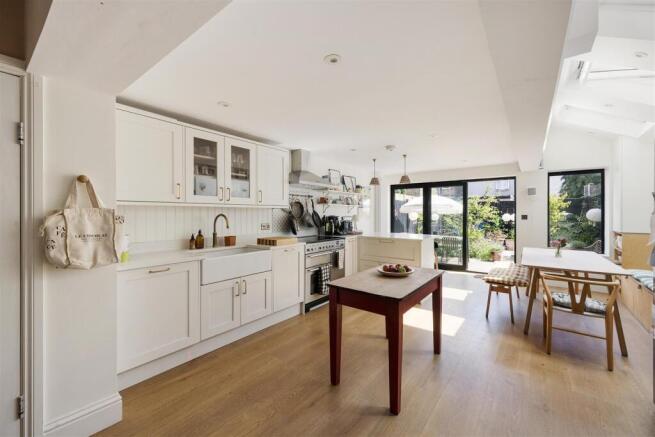 The Crescent, E17