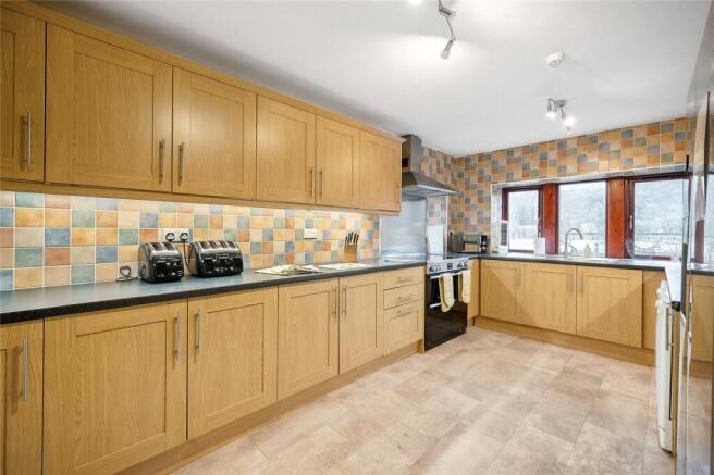 6 bed Detached for sale Image 4