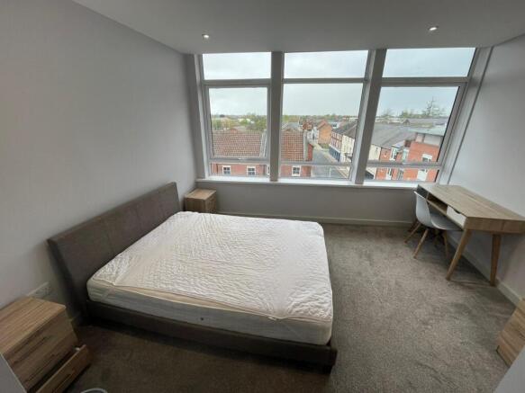 2 bed Flat to rent Image 3