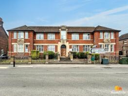 Flat 11, 53 Copsham House, Broad Street, Chesham HP5 3EA
