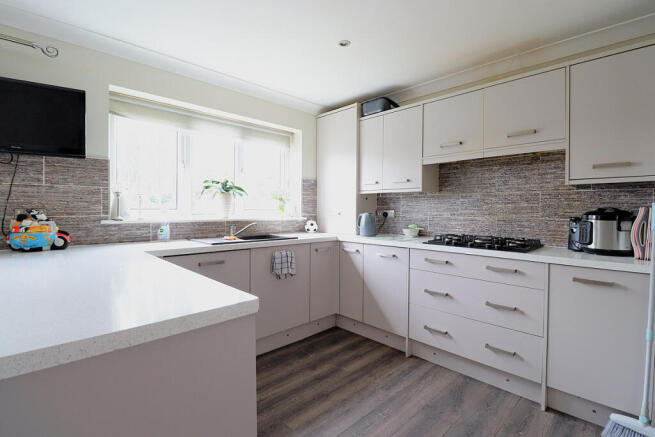 3 bed Semi-Detached for sale Image 7