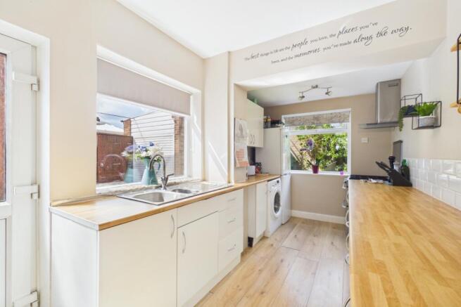 3 bed Semi-Detached for sale Image 7