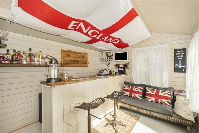 2 Cleveland Close41.jpg