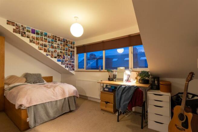 8 bed House to rent Image 10