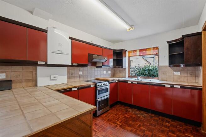 KITCHEN/DINING ROOM