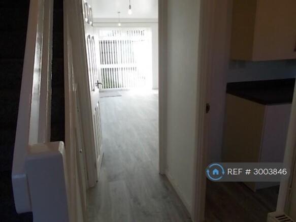 2 bed Terraced to rent Image 7