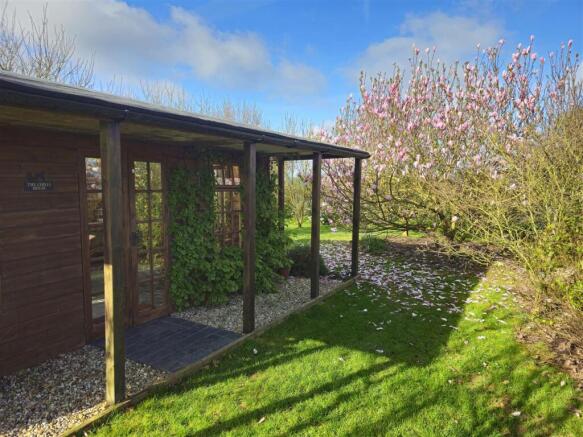 Moorlands29 summerhouse.jpg