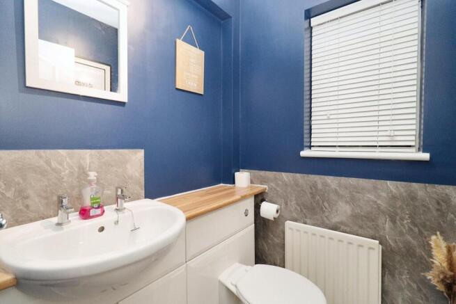4 bed Detached for sale Image 8
