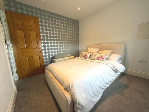 3 bed Semi-Detached for sale Image 9